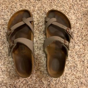 Mayhari stone colored Birkenstock’s